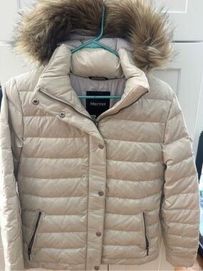 Women’s Marmot Hailey Hooded Puffer Jacket like new ,with removable fur hood